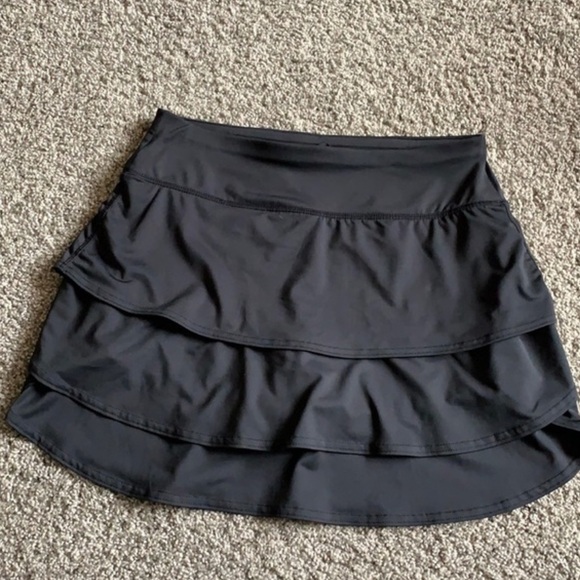 Women’s black Athleta skirt with short insert. New condition. Small - Picture 3 of 13